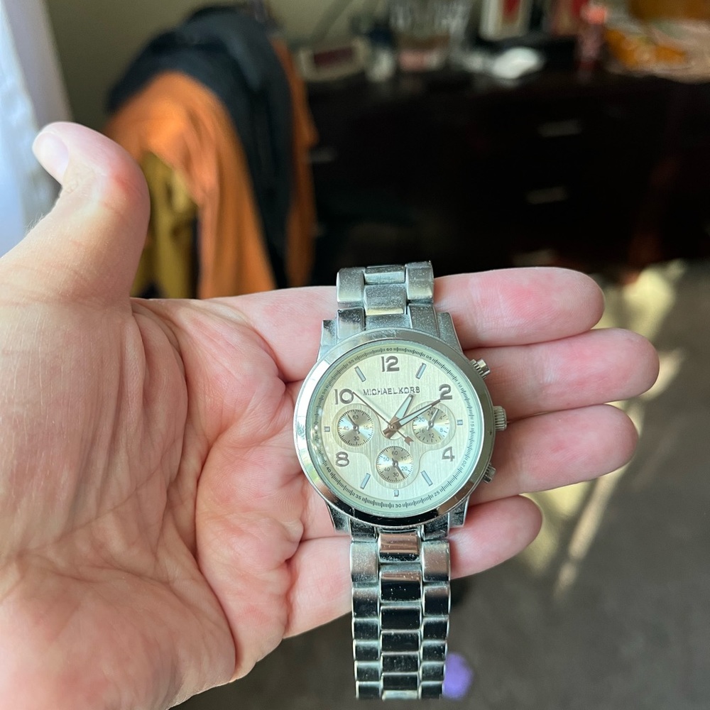 Michael Kors silver unisex watch - Picture 3 of 4